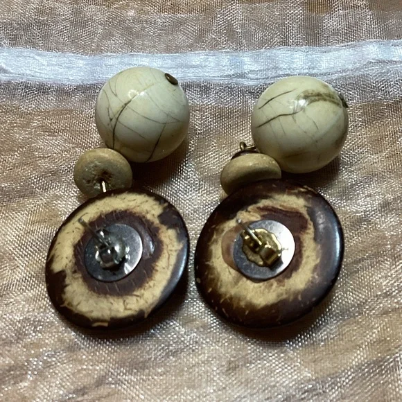 Dangle Earrings Bohemian Brown & Cream Wooden Button Style Vintage - Picture 2 of 10